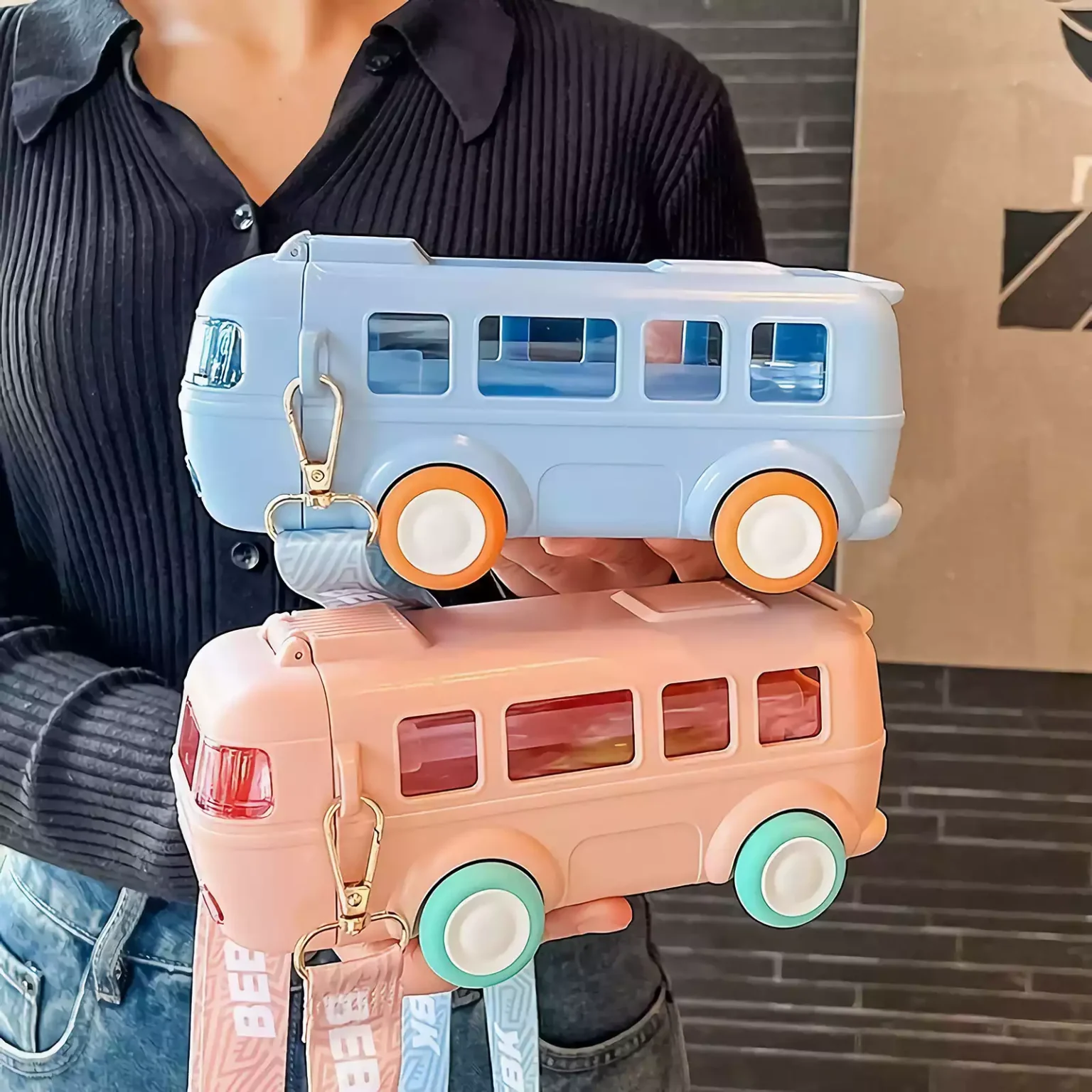 Bouteille d'eau en forme de bus